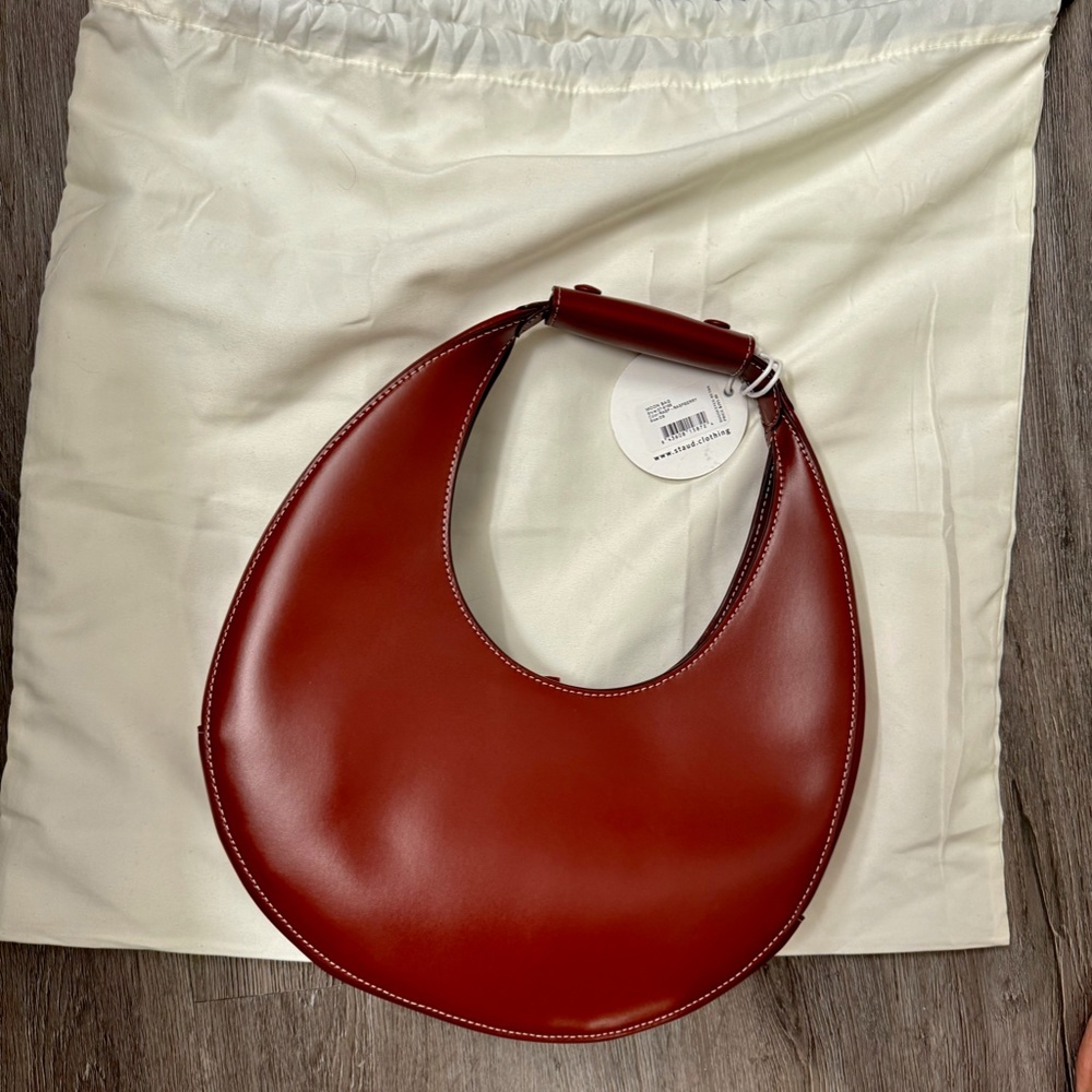STAUD Large Moon Bag in Raspberry